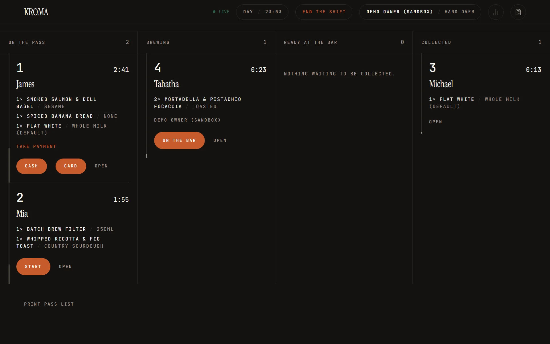 Screenshot of the KROMA kitchen board showing orders across the four lanes with their age indicators